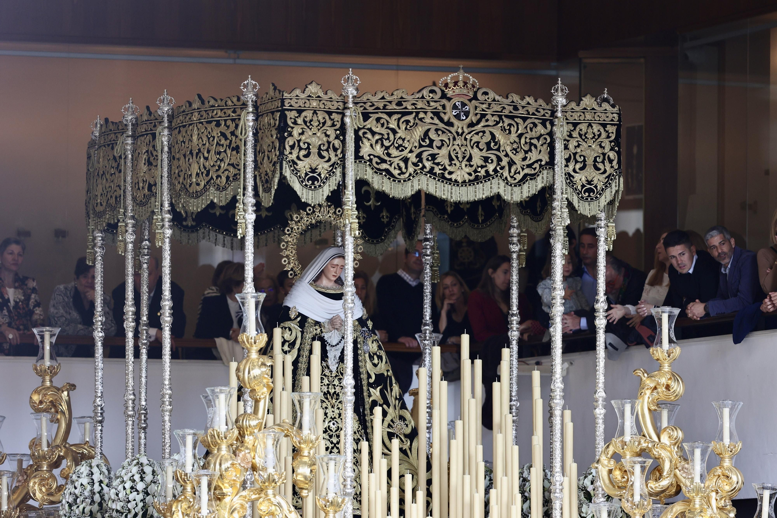 Las fotos de la Legión en el traslado del Cristo de Mena en Málaga este Jueves Santo Las fotos de la Legión en el traslado del Cristo de Mena en Málaga este Jueves Santo
