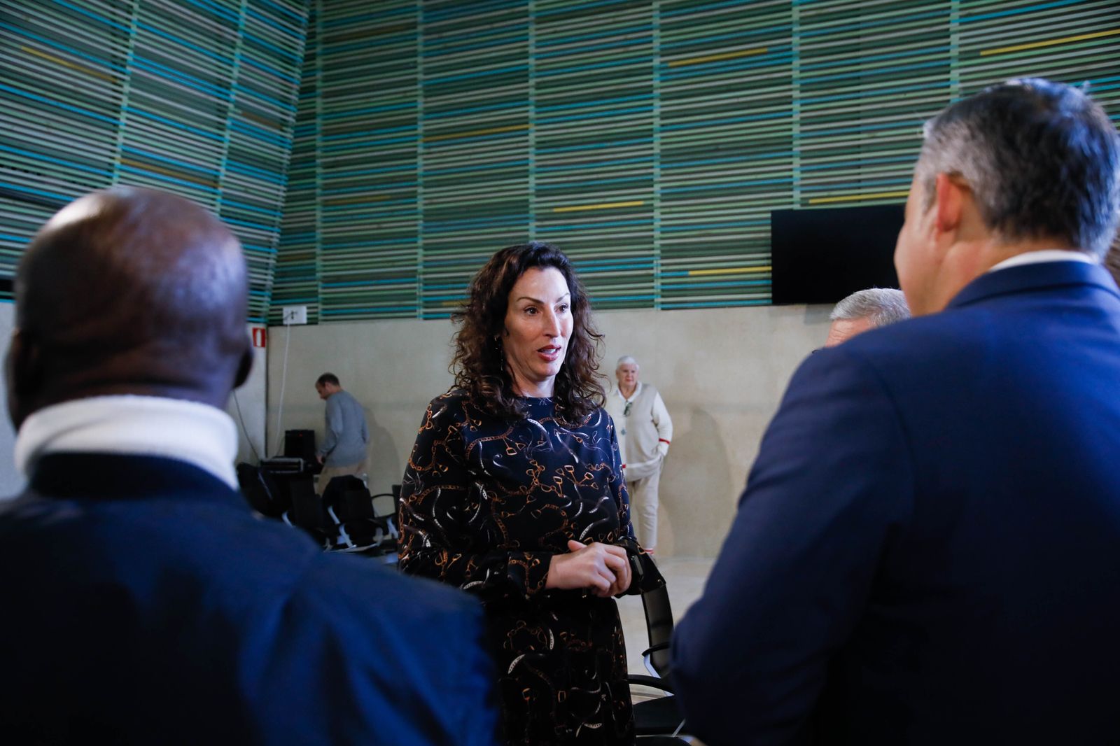 Imágenes de la entrega de las coronas a los emisarios de sus Majestades los Reyes Magos de Oriente