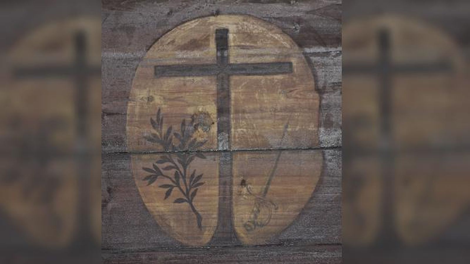 El emblema de la Inquisición en el templo.