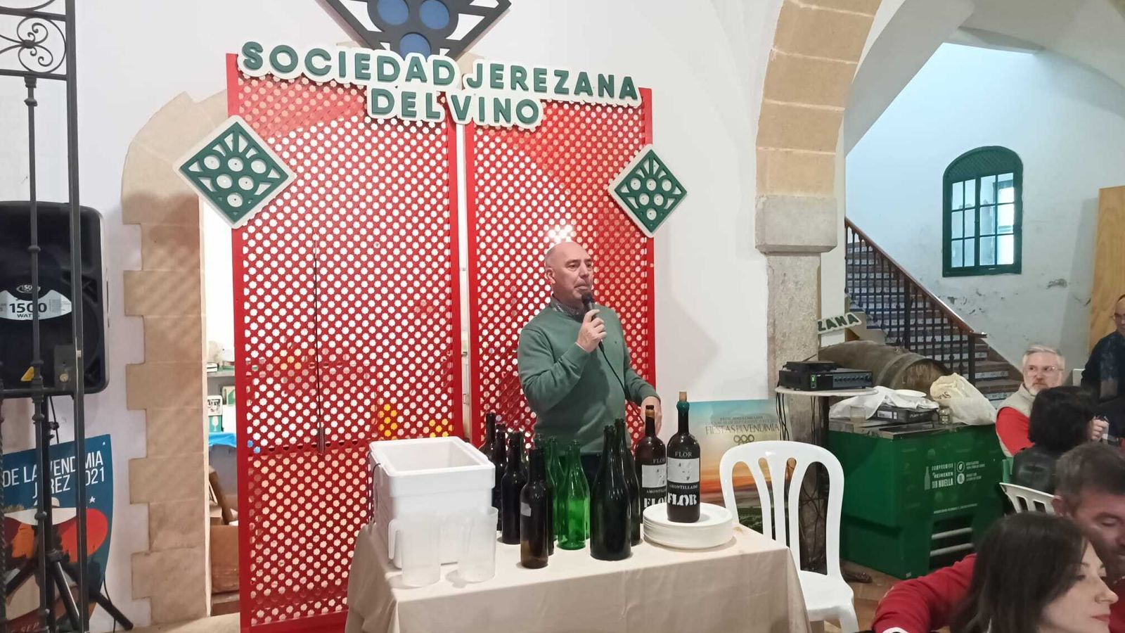Luis Flor, presidente de la Sociedad Jerezana del Vino, durante la cata.