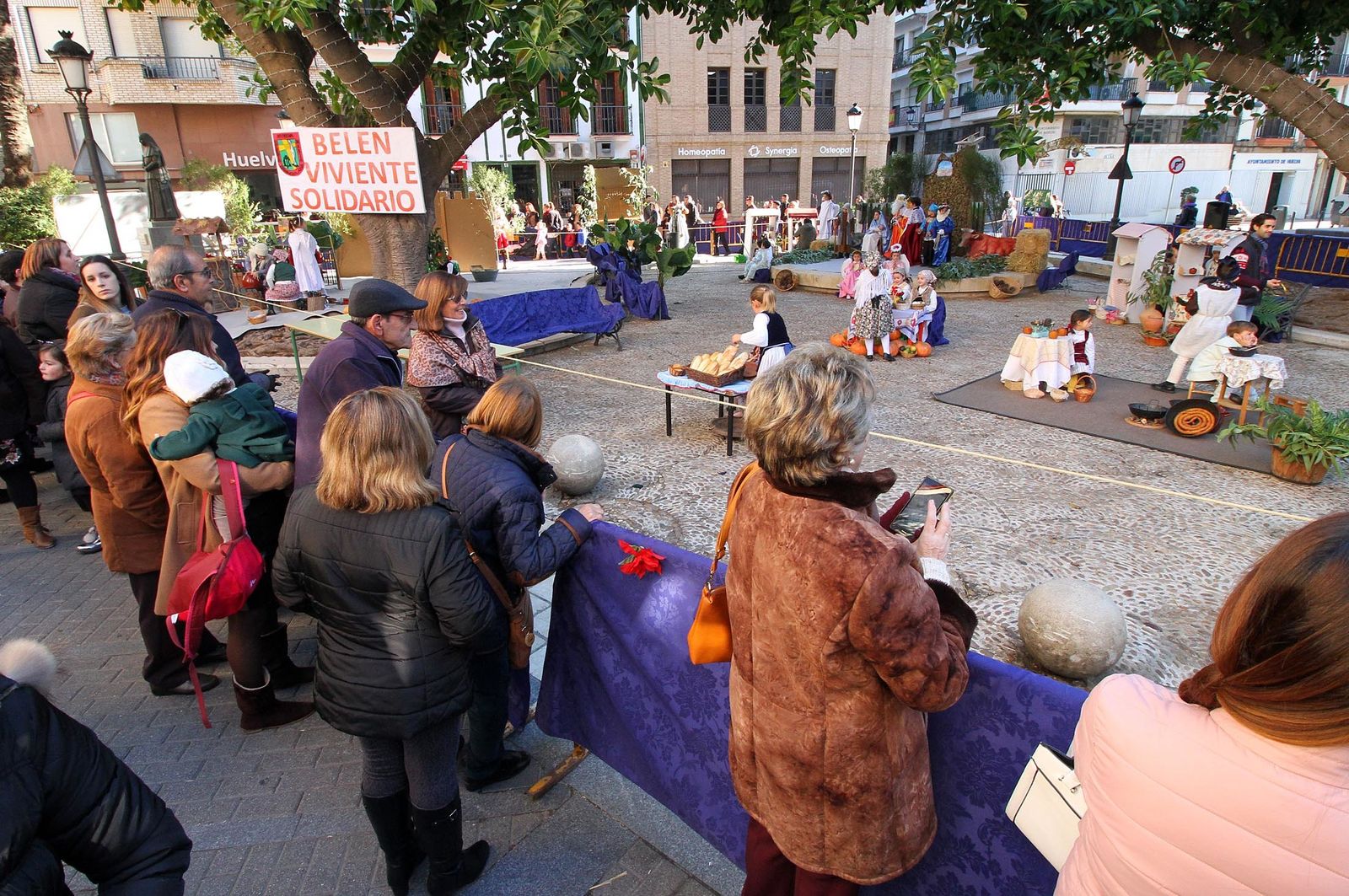 Imágenes del Belén viviente del Colegio María Inmaculada.