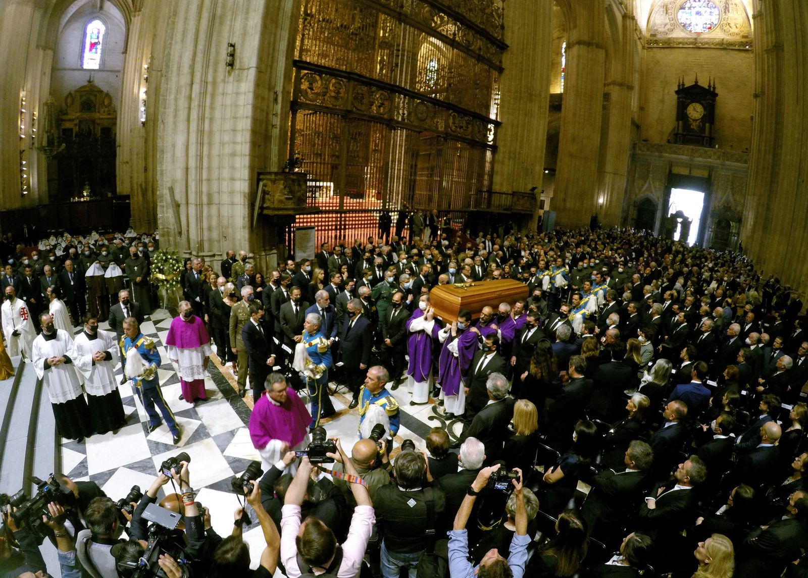 Sevilla despide al Cardenal Carlos Amigo Vallejo, todas las imágenes