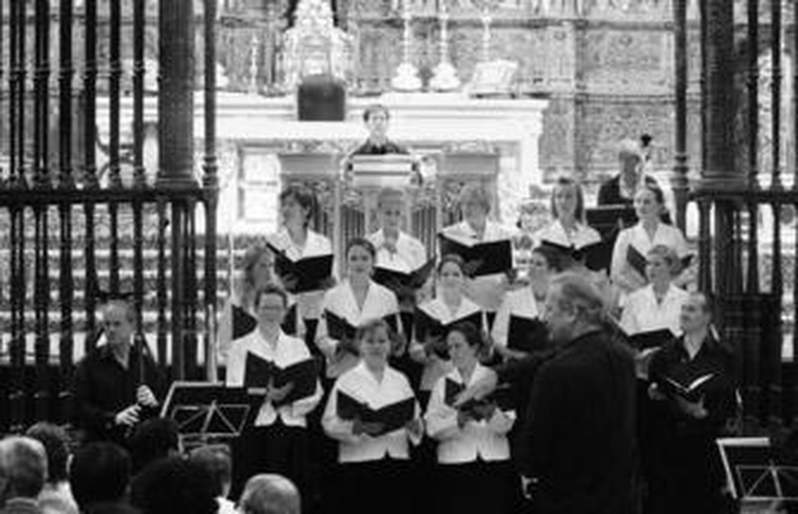John Eliot Gardiner al frente del Coro Monteverdi en un momento del concierto de anoche.