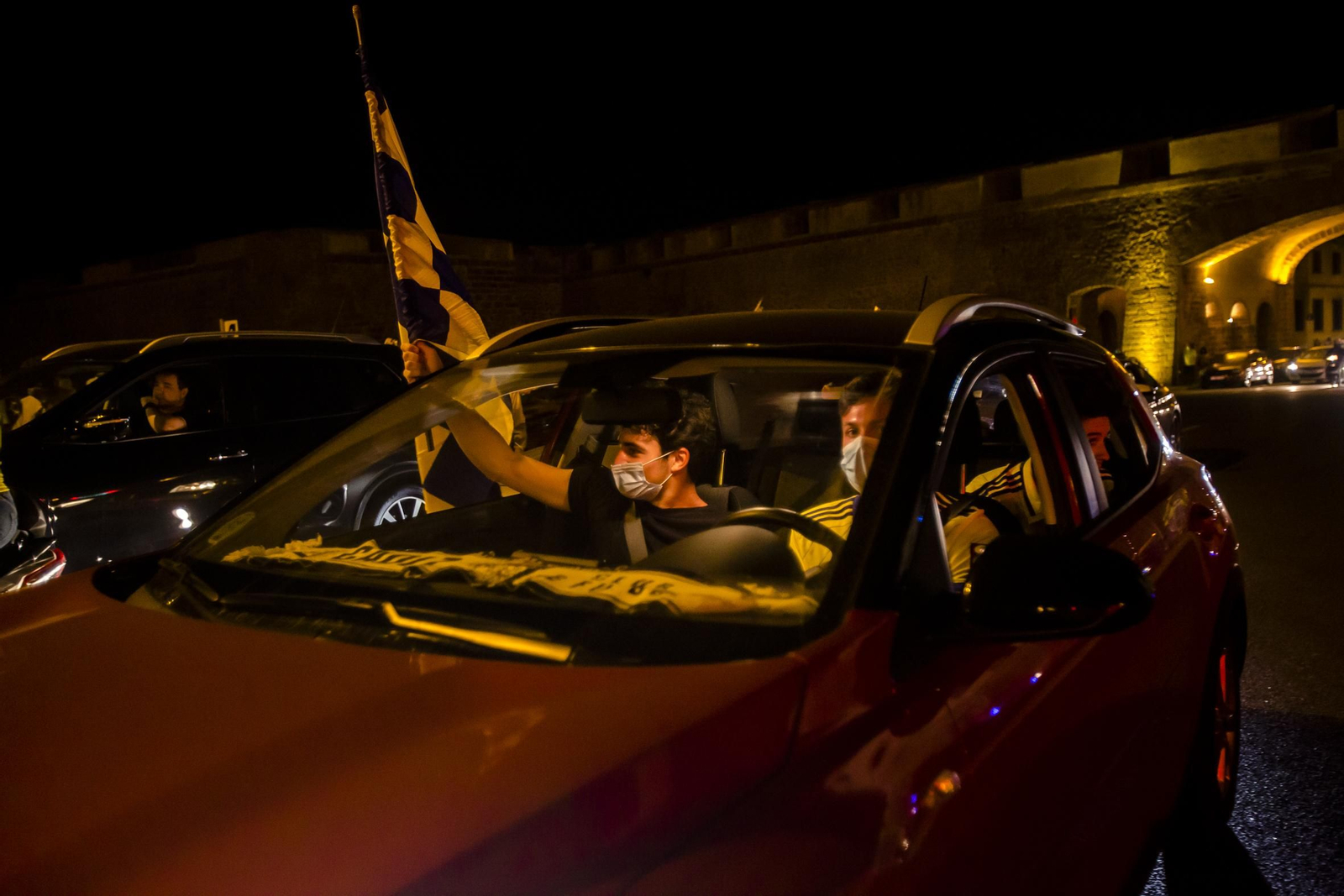 La gran fiesta del ascenso del Cádiz toma inevitablemente a las Puertas de Tierra