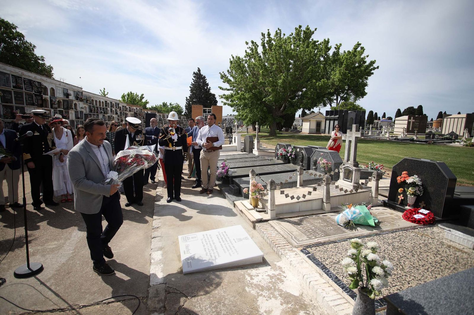 La ceremonia conmemorativa del 80 aniversario de la aparición del cuerpo de William Martin, en imágenes