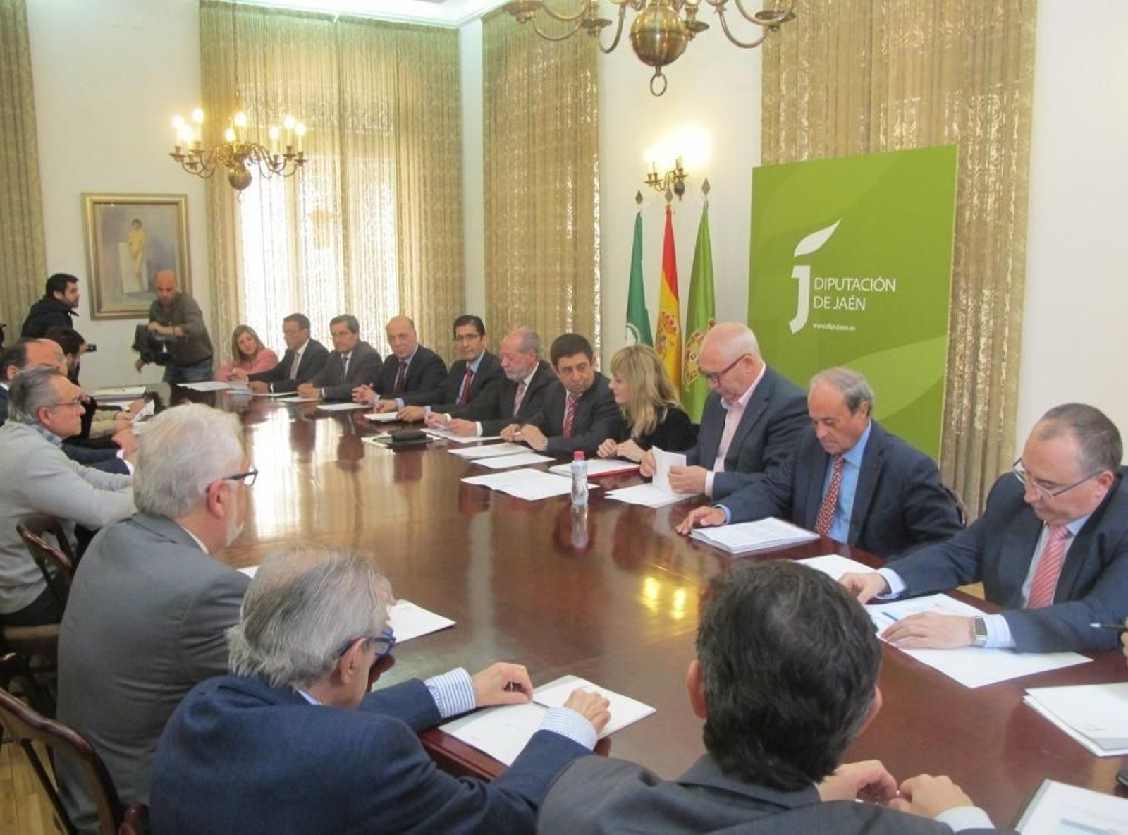Reunión celebrada en Jaén de los representantes institucionales y los agentes económicos.