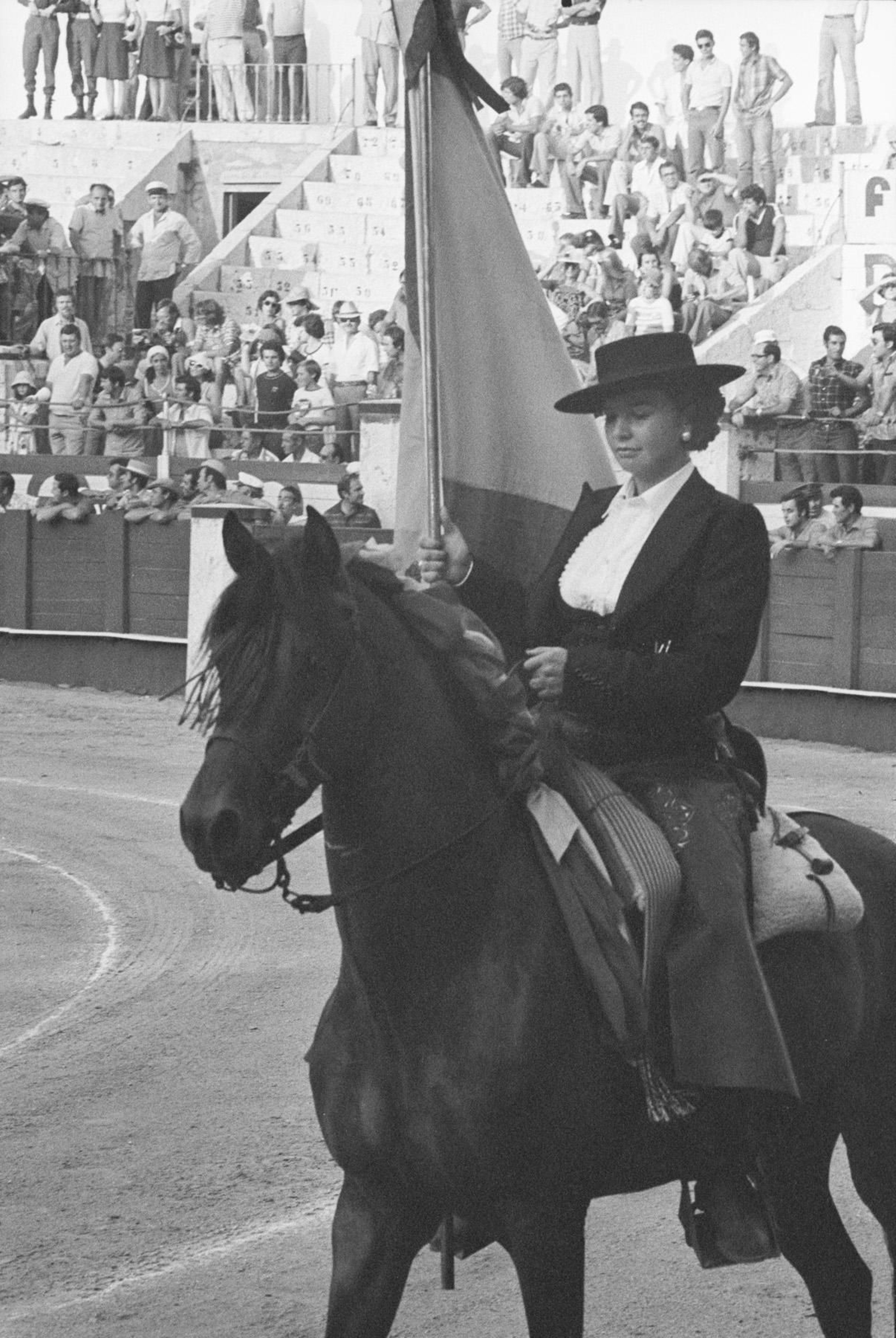 Una jinete en la plaza de toros de La Malagueta