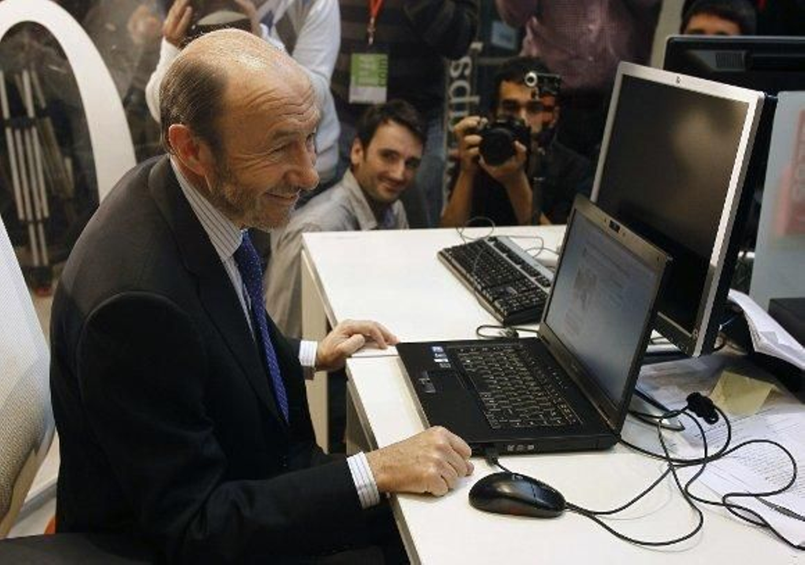 Rubalcaba prohibirá el pago en efectivo de facturas superiores a 3.000 euros