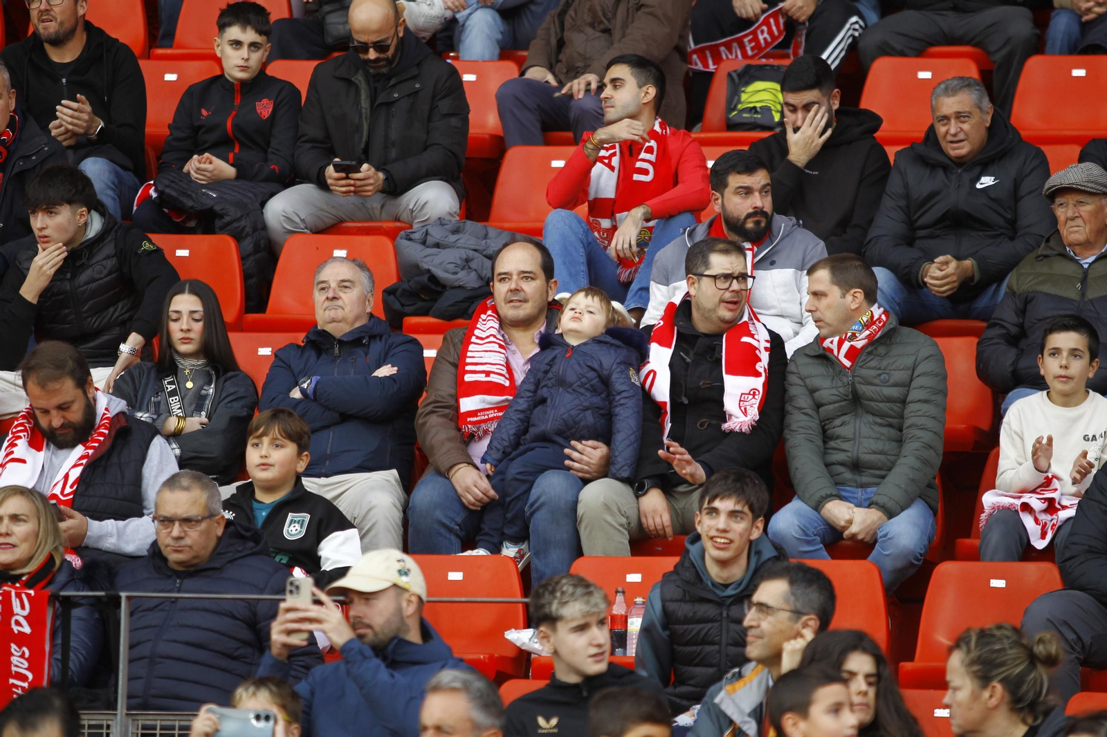 Búscate en la arrolladora victoria del Almería ante el Sevilla en la Copa del Rey, en imágenes
