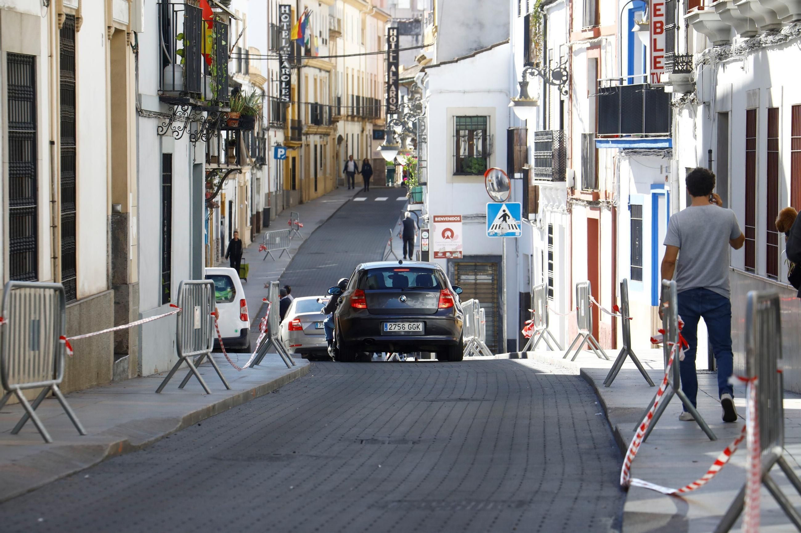 La reapertura al tráfico del primer tramo de la calle Alfaros, en imágenes