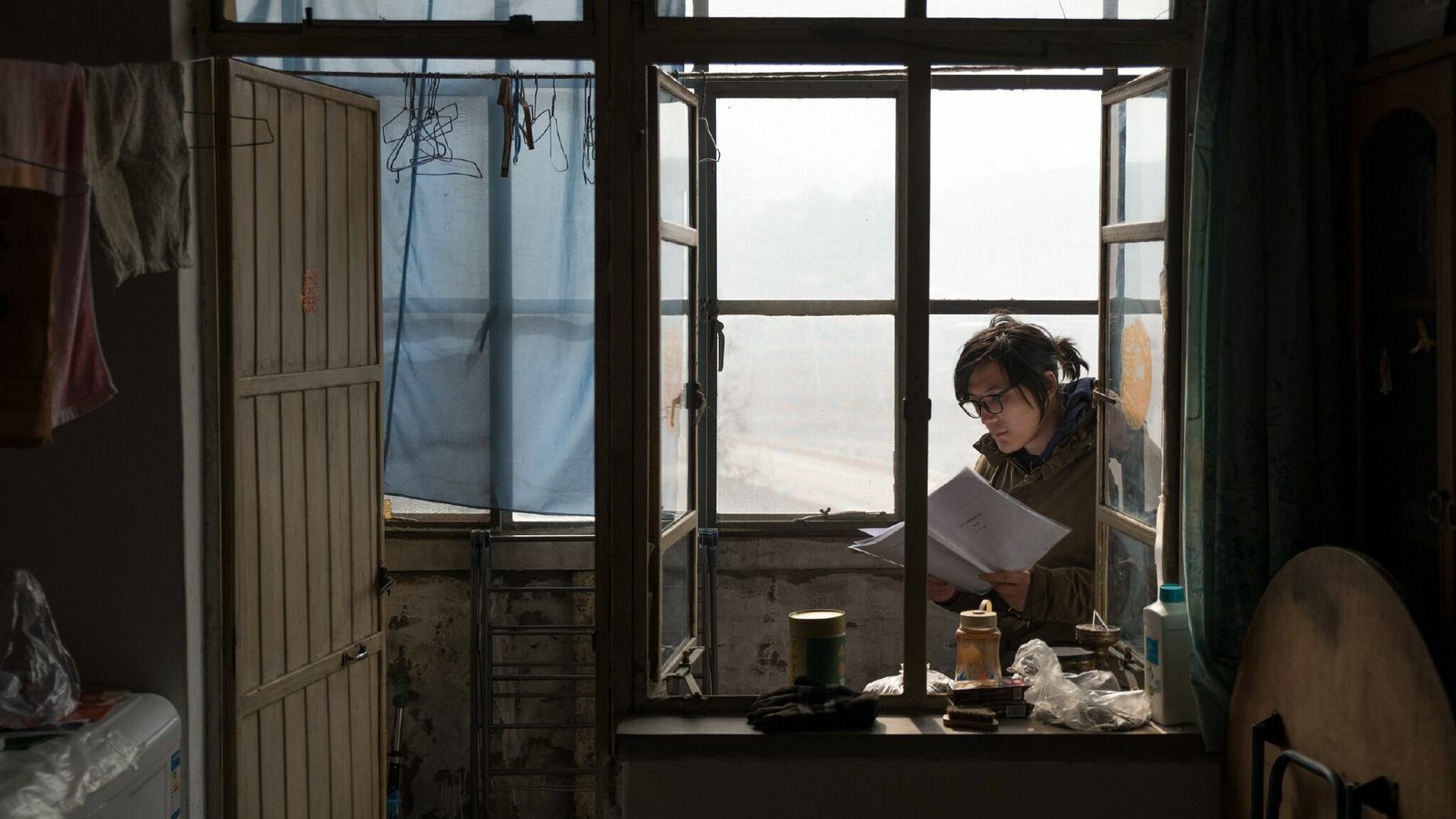 Una imagen del malogrado cineasta chino Hu Bo en el rodaje de 'An elephant sitting still'.