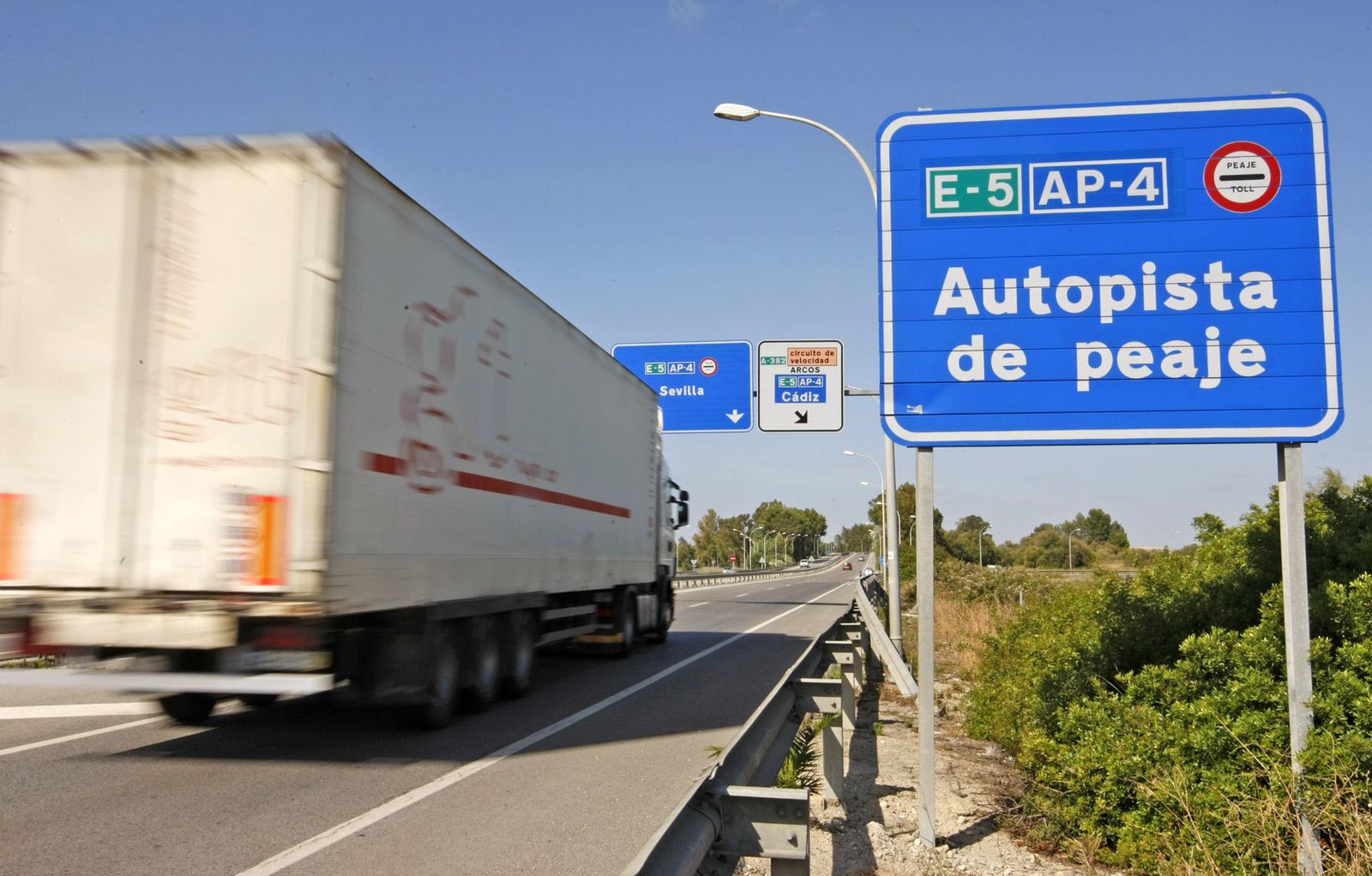 Autopista Cádiz-Sevilla.