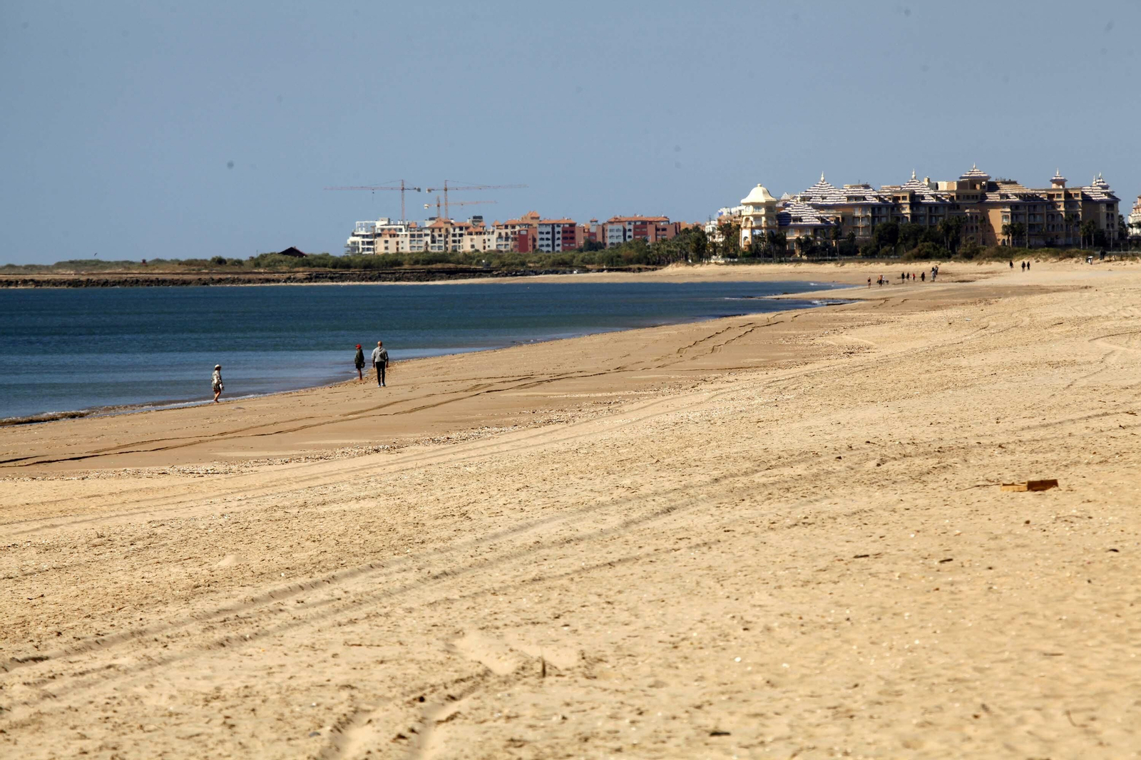 Las playas de la Costa de Huelva se preparan para la Semana Santa