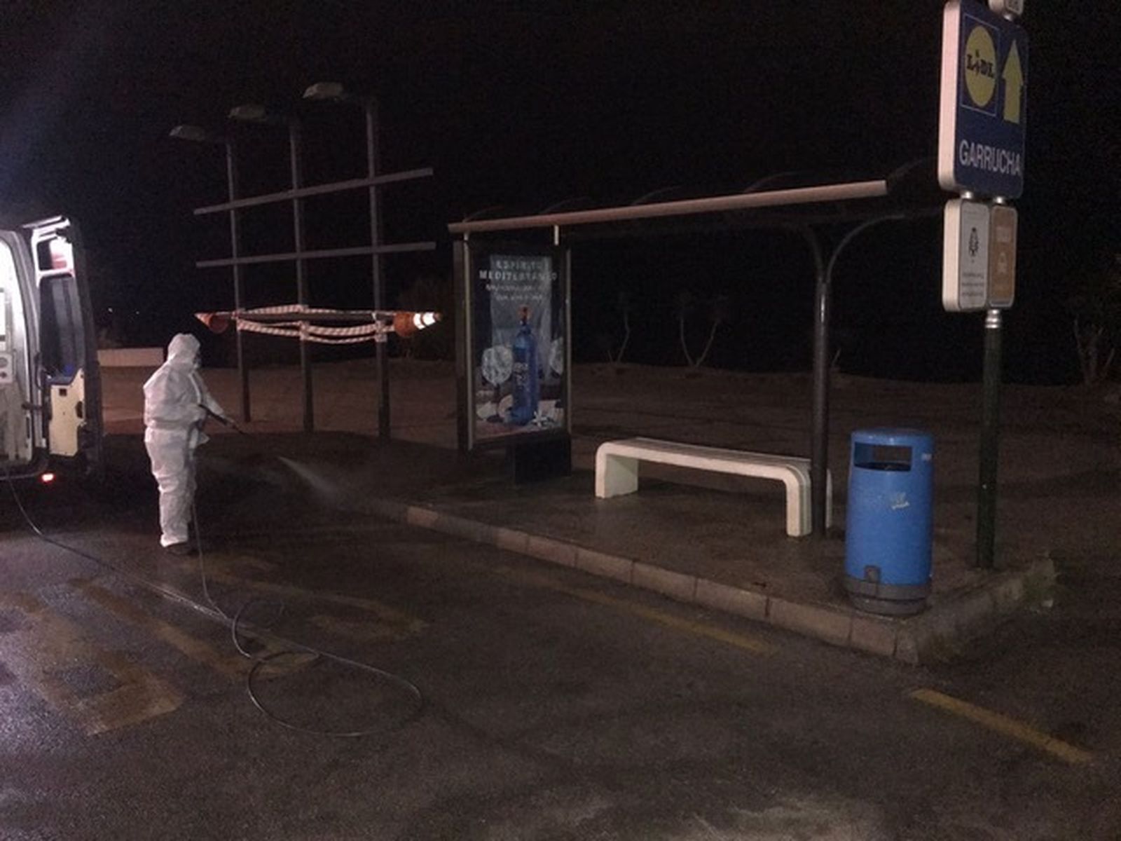 Los operarios municipales ya han vuelto a intensificar las labores de desinfección.