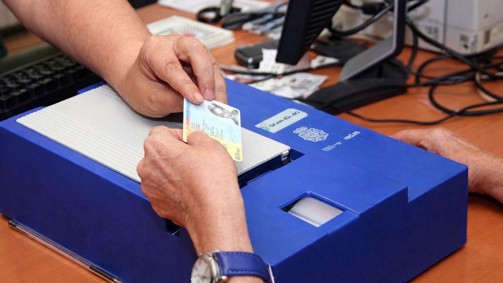 Con el nuevo servicio de Policía Nacional se puede renovar el DNI desde casa en algunos supuestos concretos.