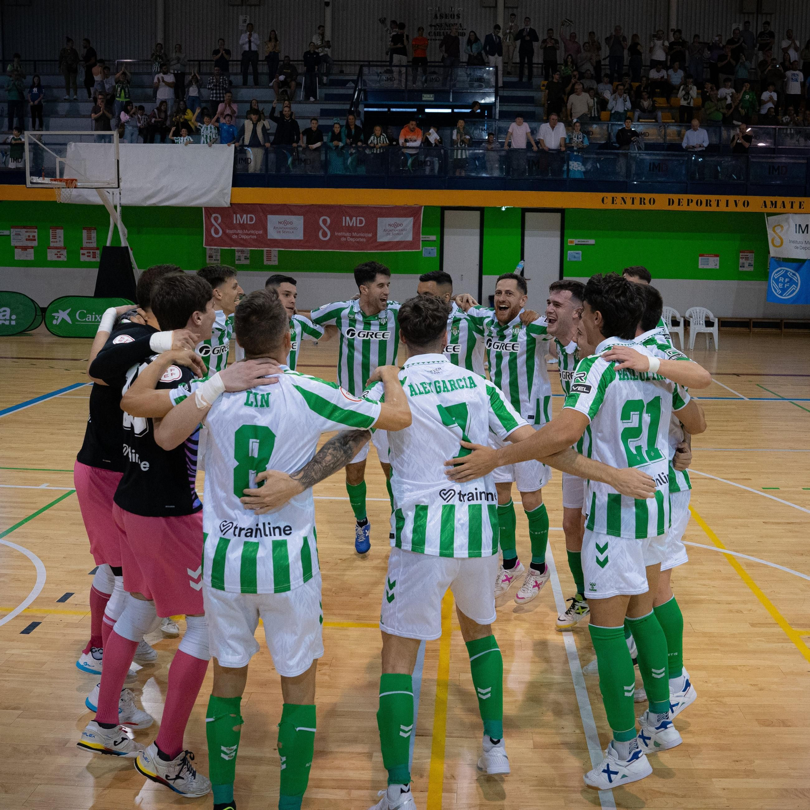 Un homenaje a la corta e intensa trayectoria del Betis Futsal, en imágenes