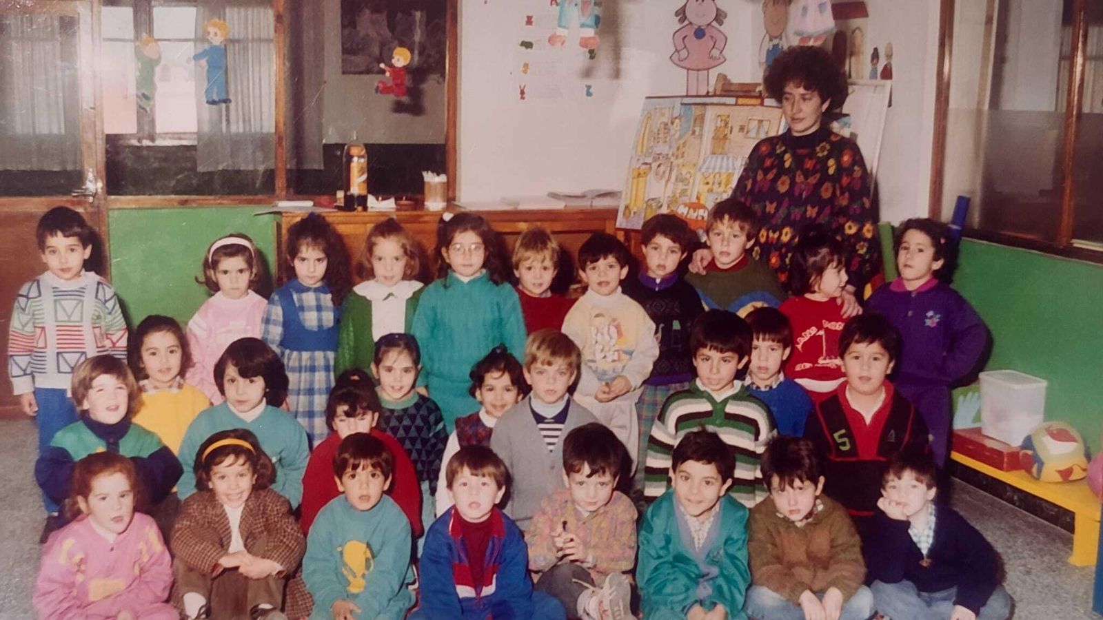 Jerónima Caparrós con una de sus primeras clases, en el colegio de las Hermanas de la Caridad.
