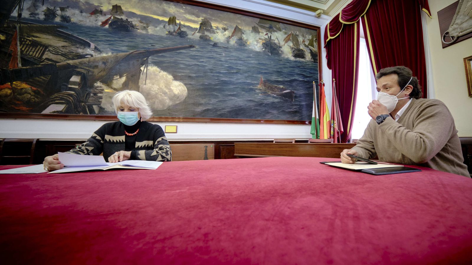Teófila Martínez y José María González 'Kichi', durante la reunión.