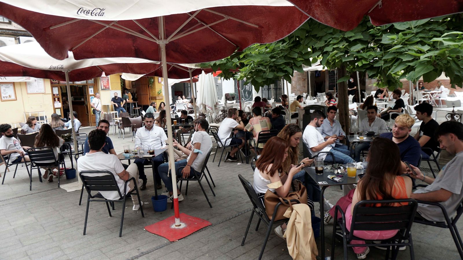 Los visitantes gastan en Granada una media de casi 85 euros diarios.