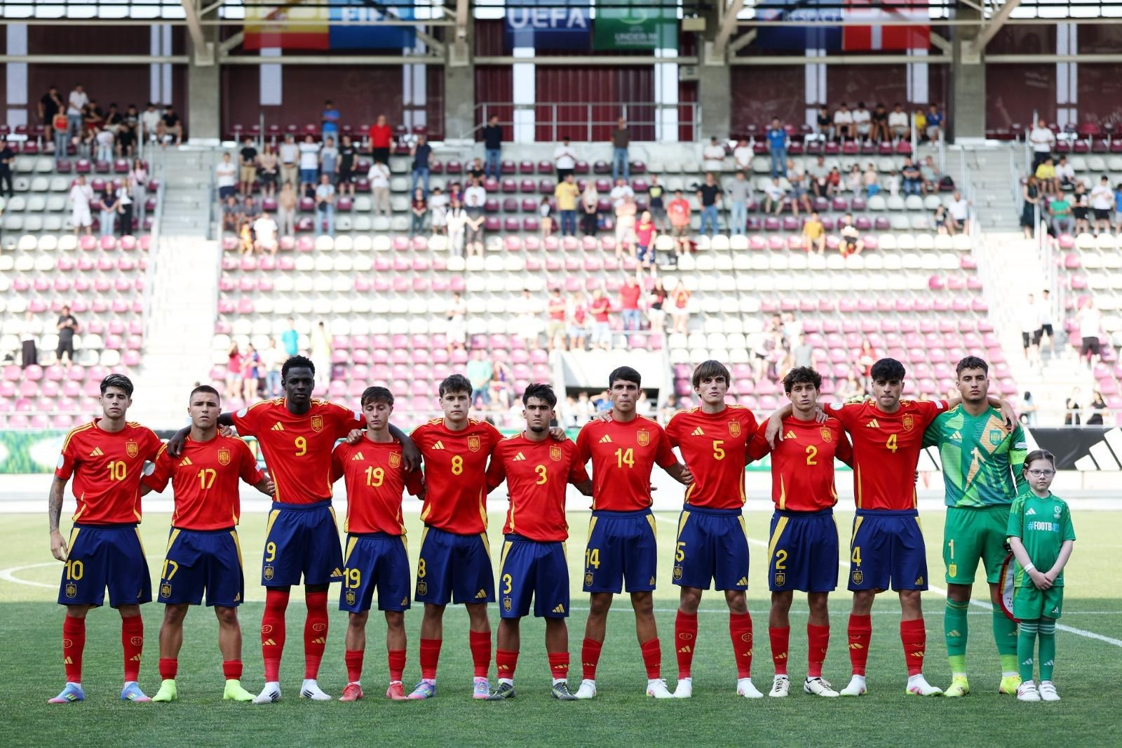 Izan Merino: Golazo para la victoria de España sub 19 sobre Dinamarca en el Europeo (1-0)