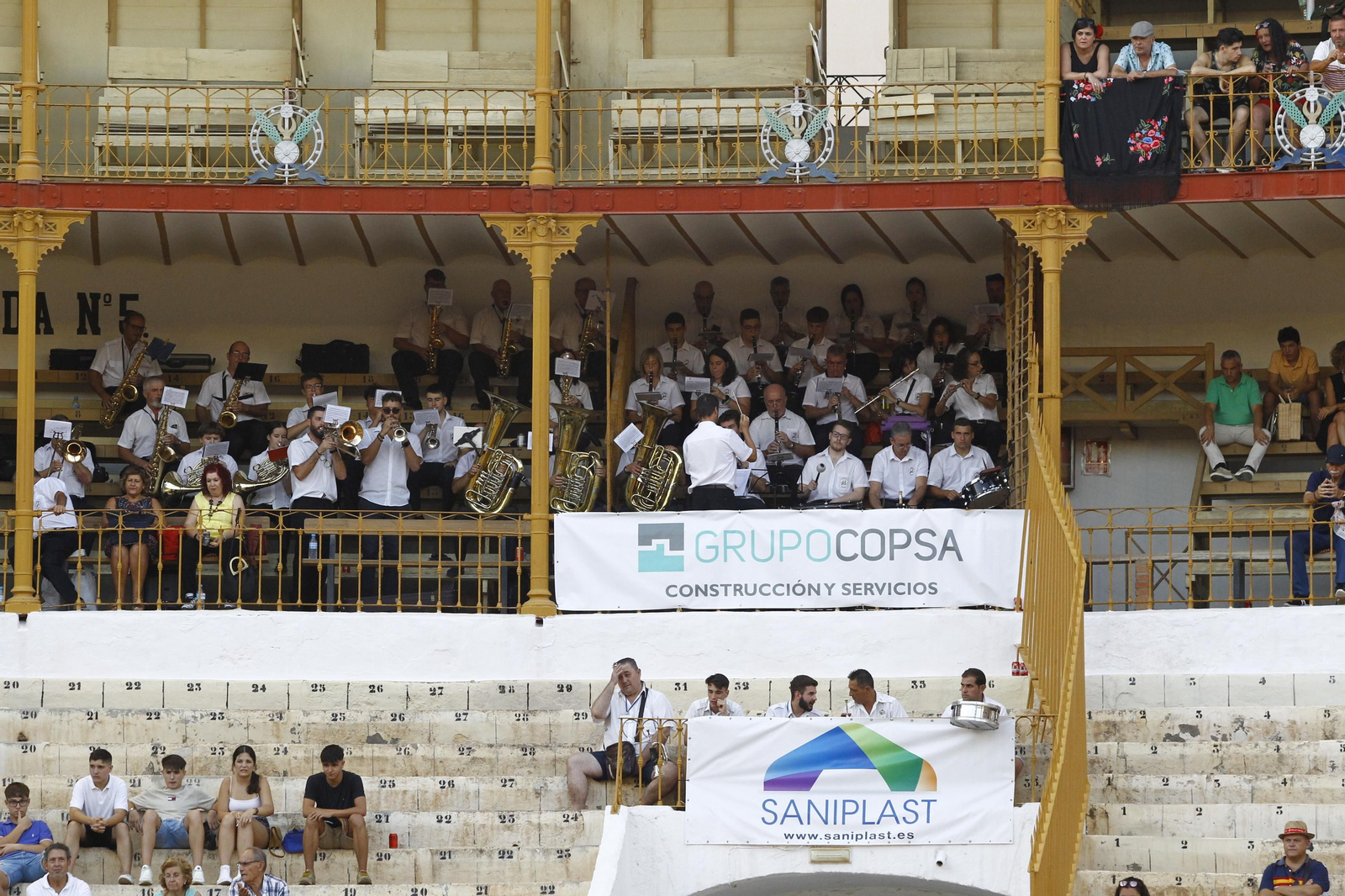 Las imágenes del ambiente del tendido en la novillada de la Feria Taurina de Almería