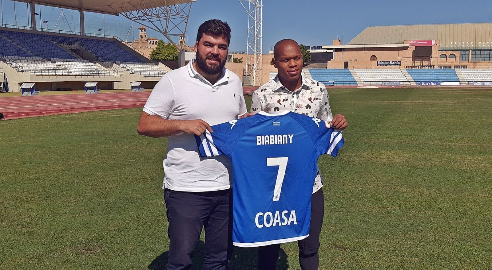 Biabiany posa en el Iberoamericano con Achirica.