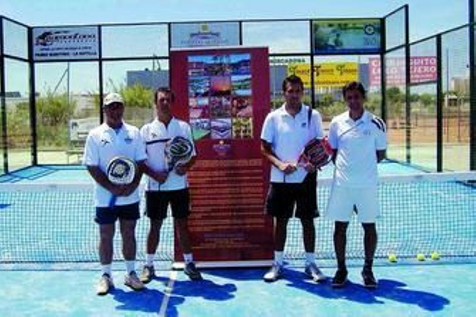 En la imagen, las dos parejas finalistas del torneo en Islantilla. En la imagen, las dos parejas finalistas del torneo en Islantilla.