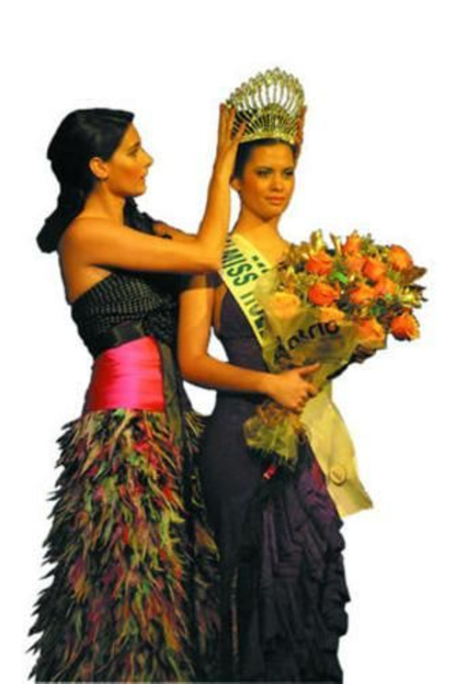 En primer plano, Miss Elegancia y segunda dama de honor, Miss                                 Huelva acompañada por Míster Huelva 2008 y la primera dama de honor y Miss Huelva.
