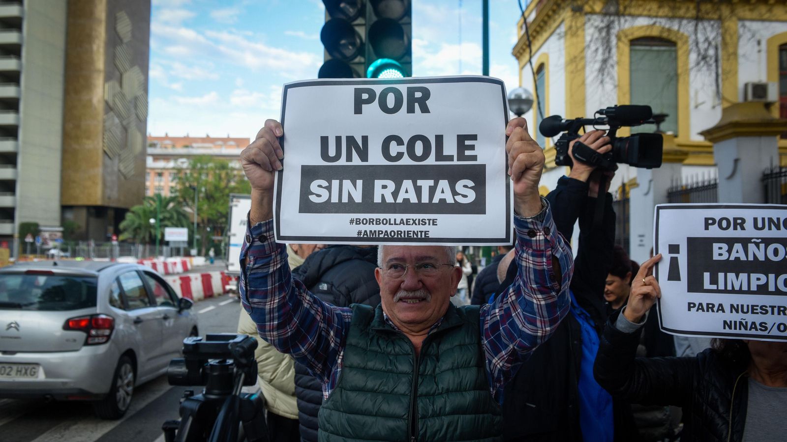 Protesta en el CEIP Borbolla tras la aparición de ratas.