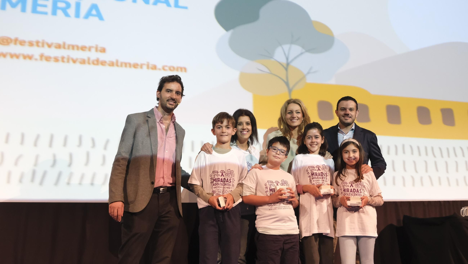 Imágenes de la gala 'Miradas Adolescentes' de FICAL 2025