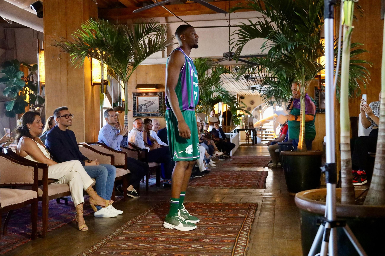 La presentación de las nuevas equipaciones del Unicaja, en fotos