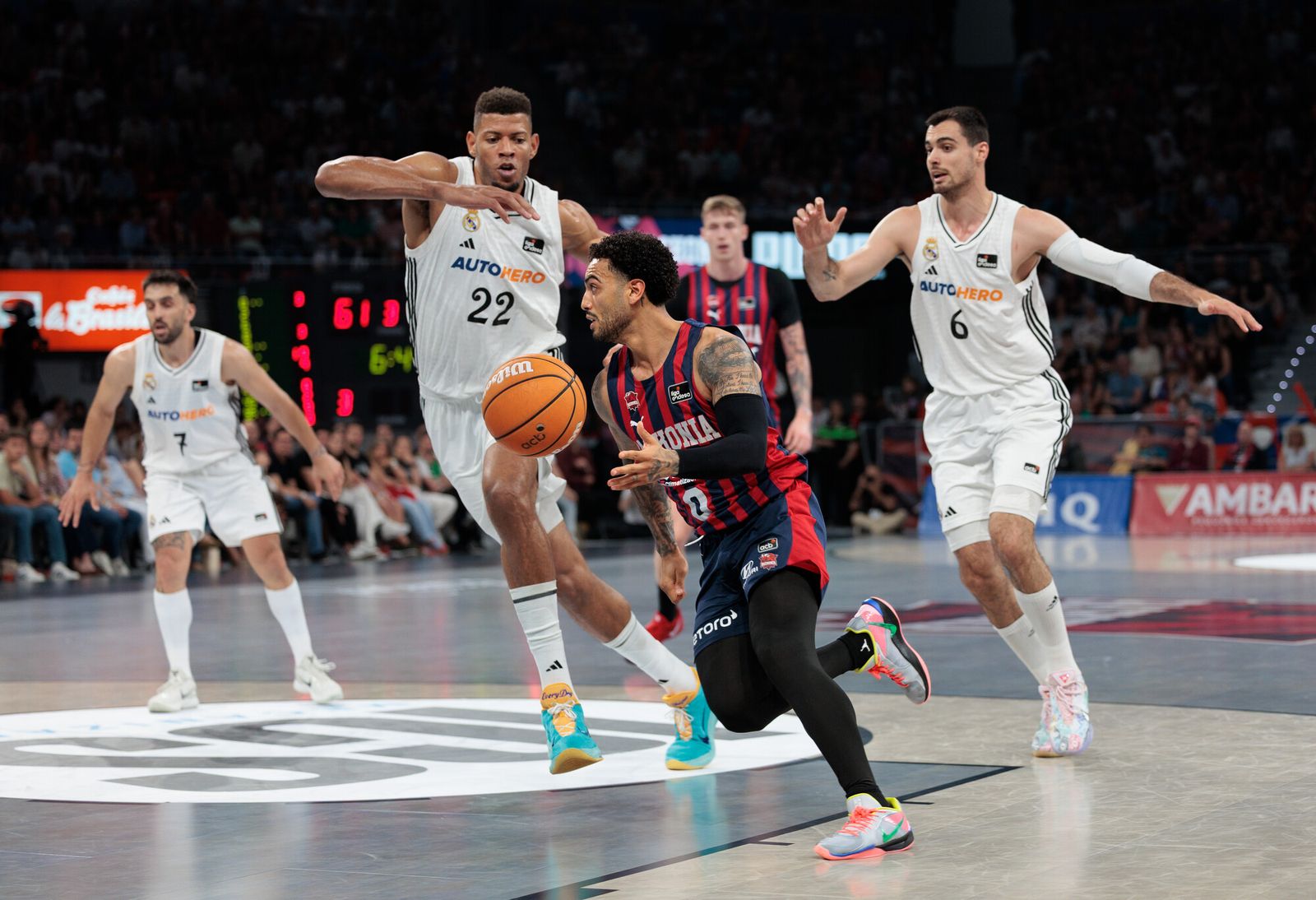 El Madrid tumba al Baskonia y espera a Unicaja o Barcelona en semifinales