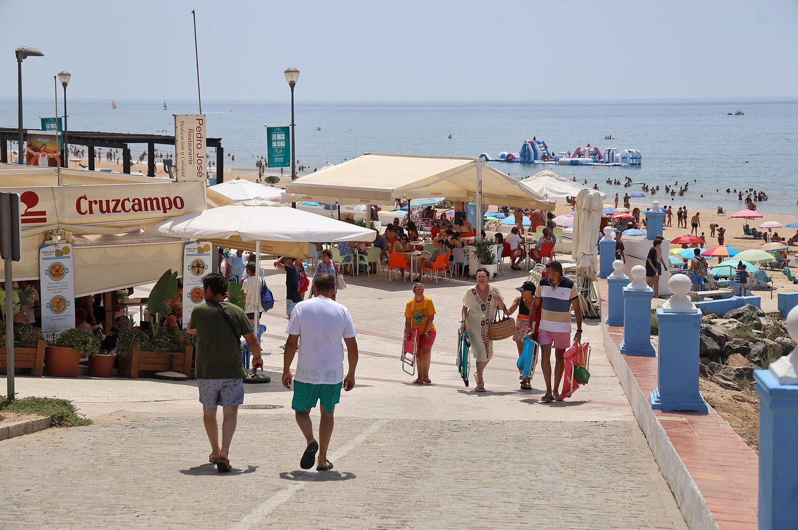 Imágenes del caluroso día en la playa de Matalascañas
