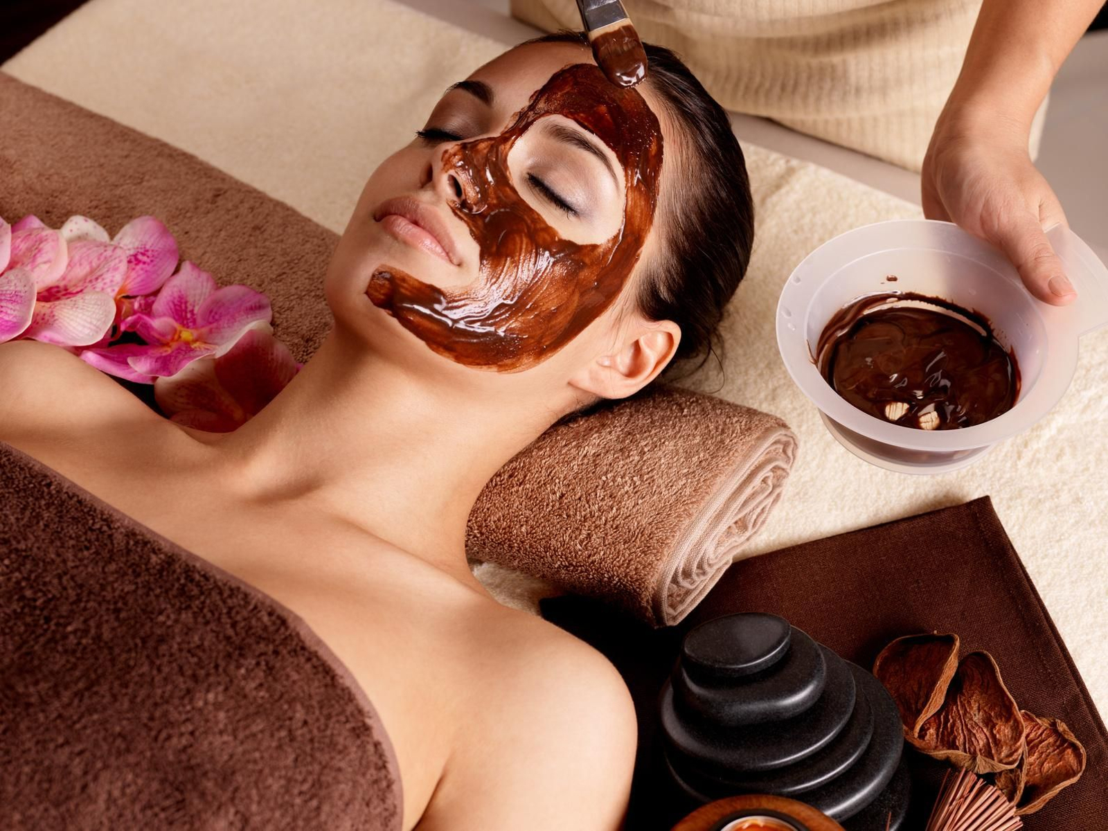 La limpieza de cutis purifica la piel gracias a los productos derivados de la semilla de la uva.