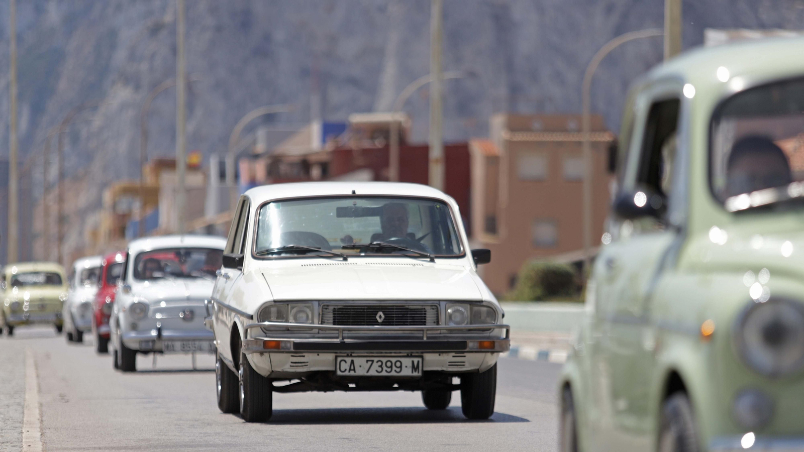 Fotos de la concentración de coches clásicos en La Línea