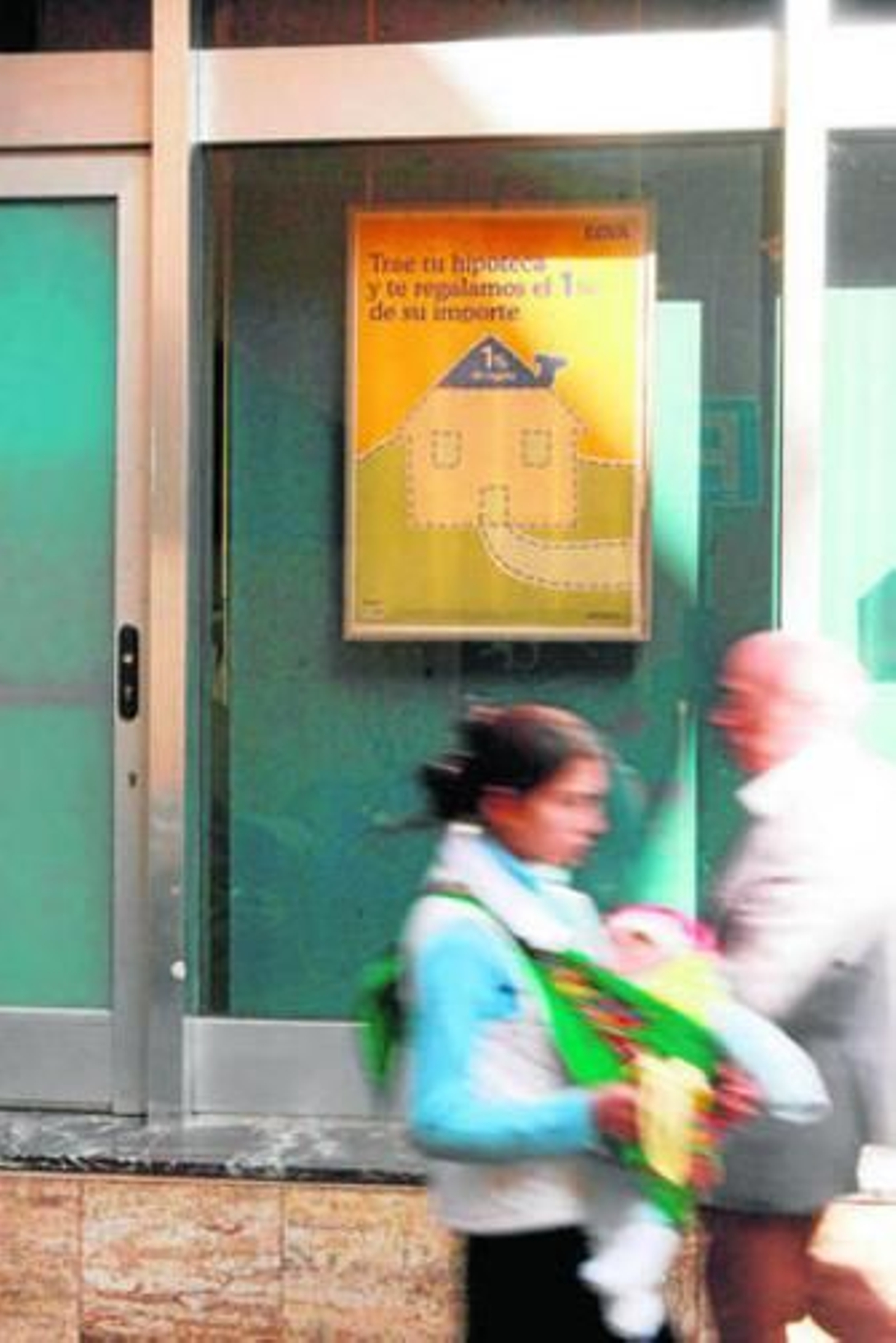 Una entidad financiera publicita ventajas hipotecarias. Una entidad financiera publicita ventajas hipotecarias.