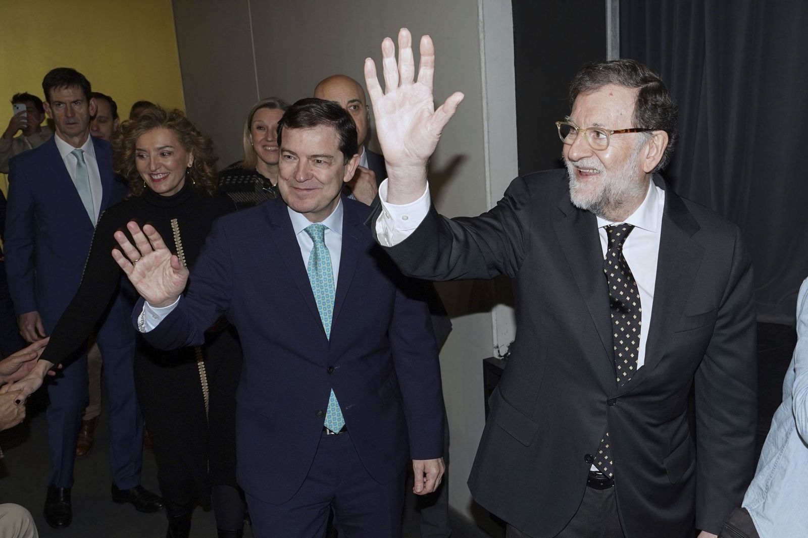 El ex presidente del Gobierno Mariano Rajoy, con el presidente de Castilla y León y candidato a la reelección, Alfonso Fernández Mañueco.