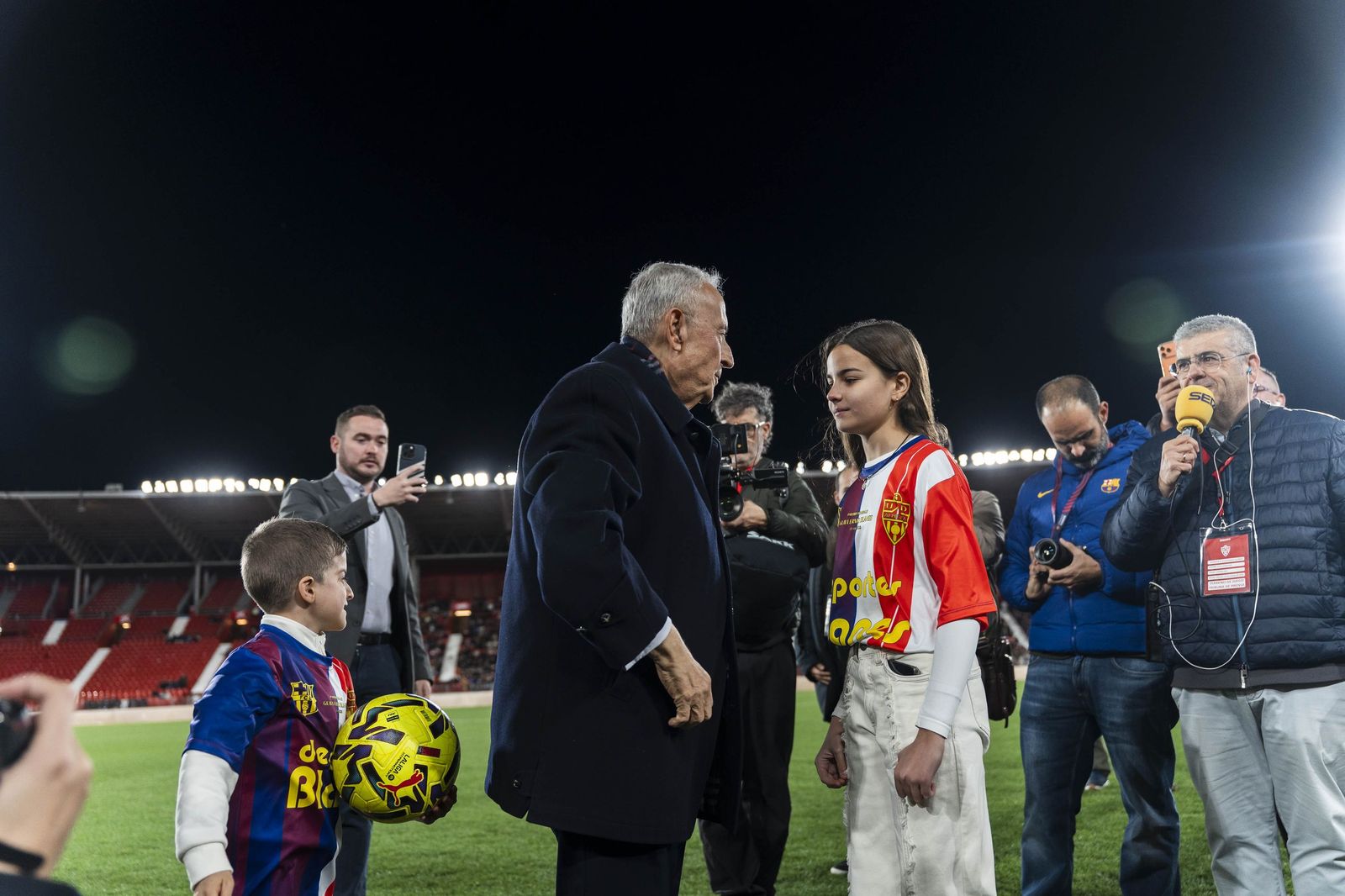 Fotogalería del partido homenaje a Guillermo Blanes entre los veteranos de la UD Almería y el FC Barcelona
