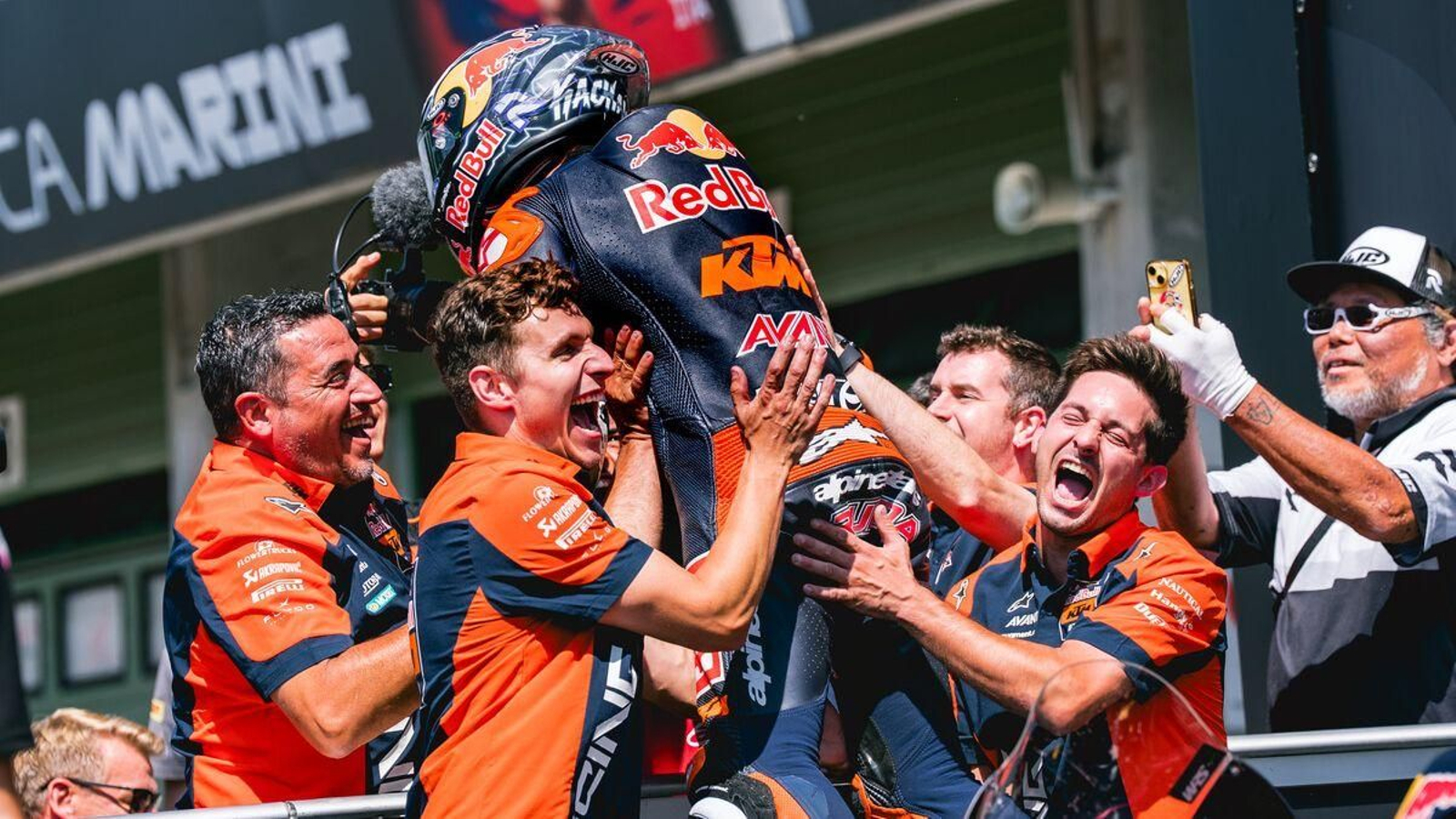 José Antonio Rueda celebra su victoria en Brno antes de irse al parón veraniego