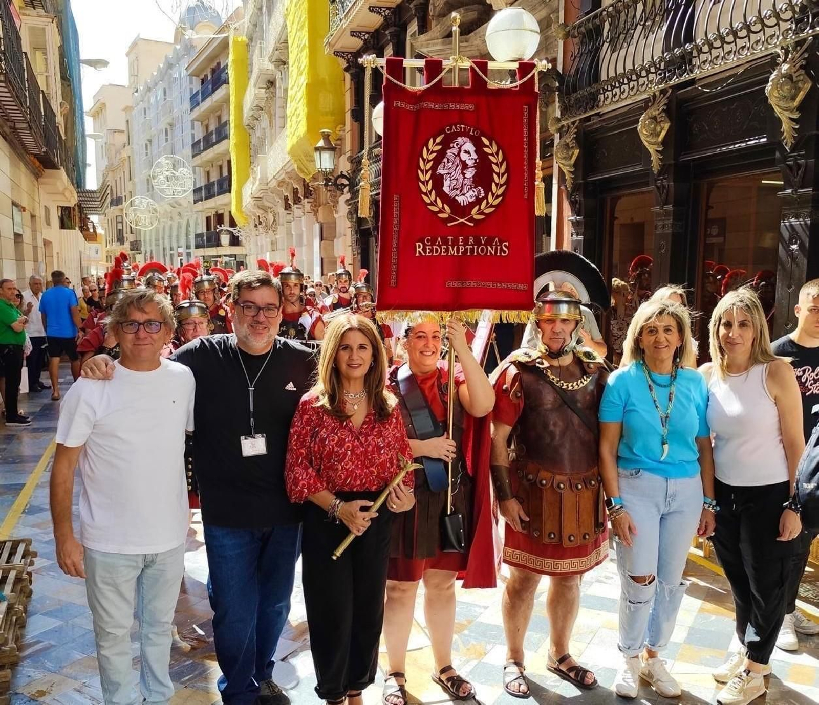 Así fue el paseo de la recreación de Cástulo de Linares por el desfile de Cartagena, en imágenes