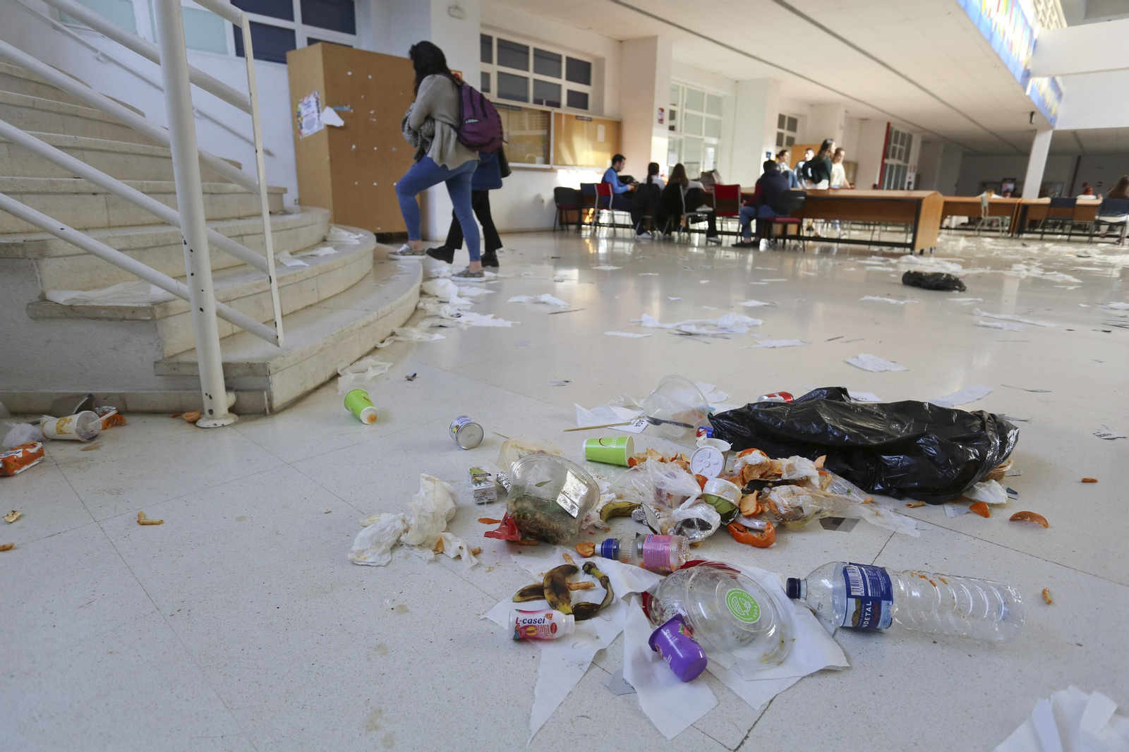 Fotos de la huelga de limpieza en la Universidad de Málaga