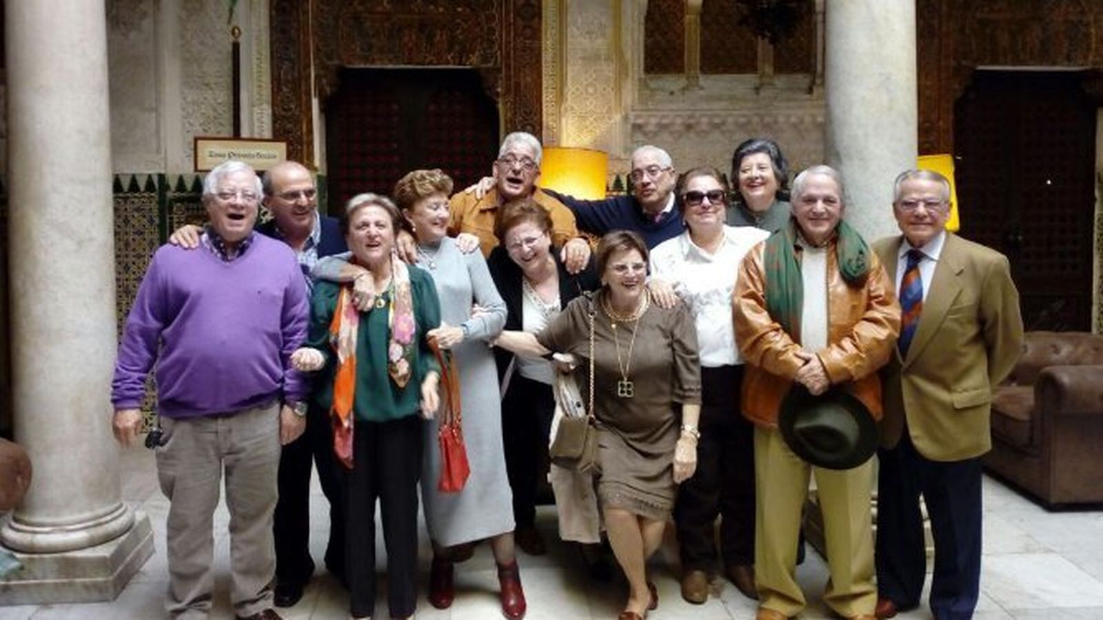 Paco Pérez Bustamante, Manuel y Chelo Álvarez Pérez, Amalia Pérez Bustamante, Alberto Pérez Moreno, Ani y Loli Álvarez Pérez, Manolo y Anamaría Pérez Bustamante, Isabel Pérez Damián y Paco y José María Pérez Moreno, durante el encuentro familiar en el Casino Gaditano.