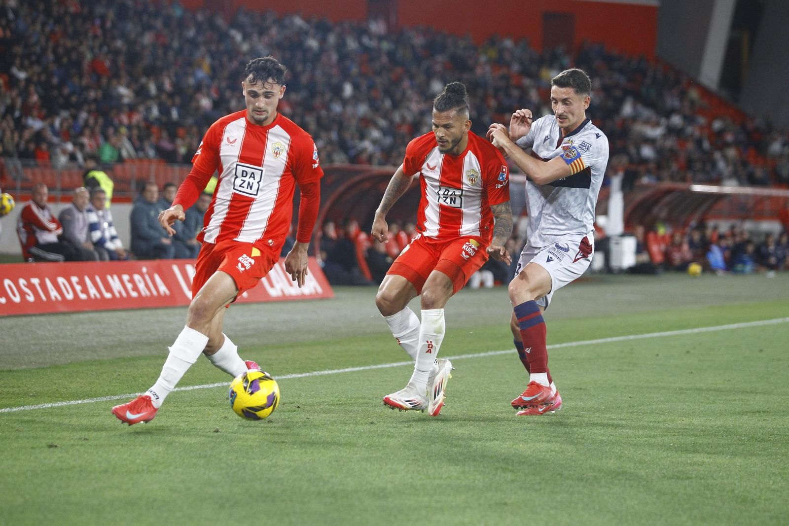 Las mejores imágenes del partido U.D. Almería-Levante U.D.