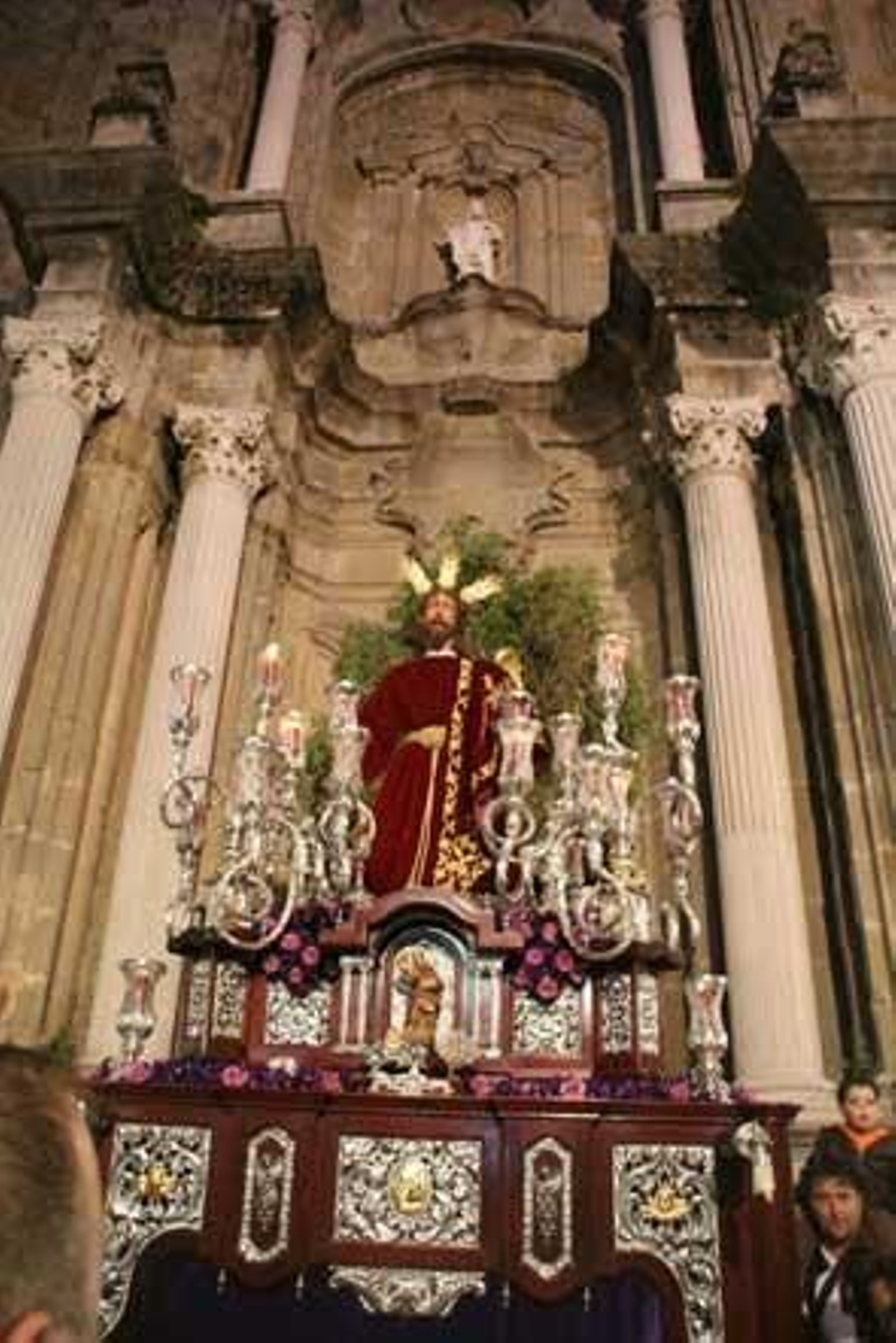 La impresionante imagen de Nuestro Padre Jesús de la Oración del Huerto a los pocos instantes de su salida, anoche

Foto: J.M.Q./Shus Teran/Erasmo Fenoy/Paco Guerrero