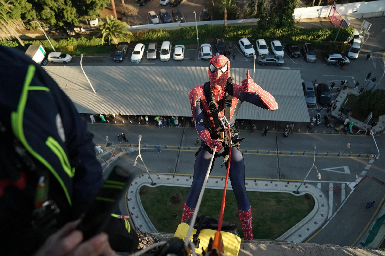 Fotos de Spiderman en el Hospital Materno de Málaga Fotos de Spiderman en el Hospital Materno de Málaga