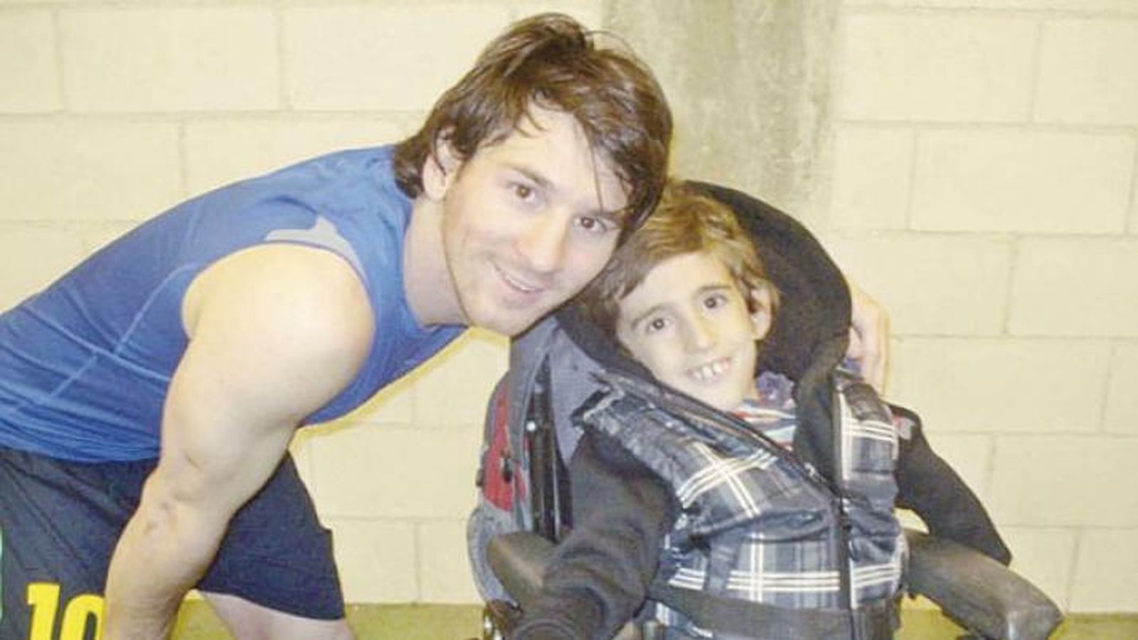 Retrato de Camilo cuando era niño junto a Leo Messi.
