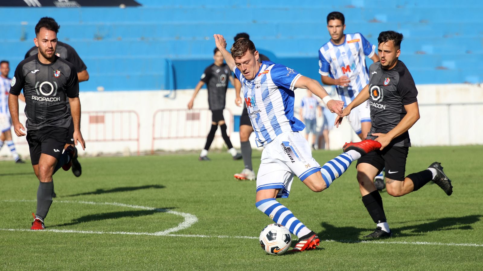 Juanjo, que fue suplente, entró para ocupar la plaza del lesionado Juanan.