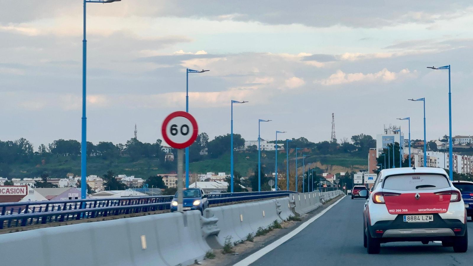 Señal de 60 en la entrada de Huelva