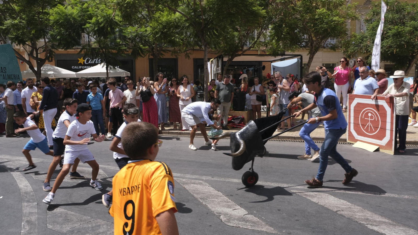 Exhibición de toreo de salón de la Escuela Taurina de Almería, en imágenes