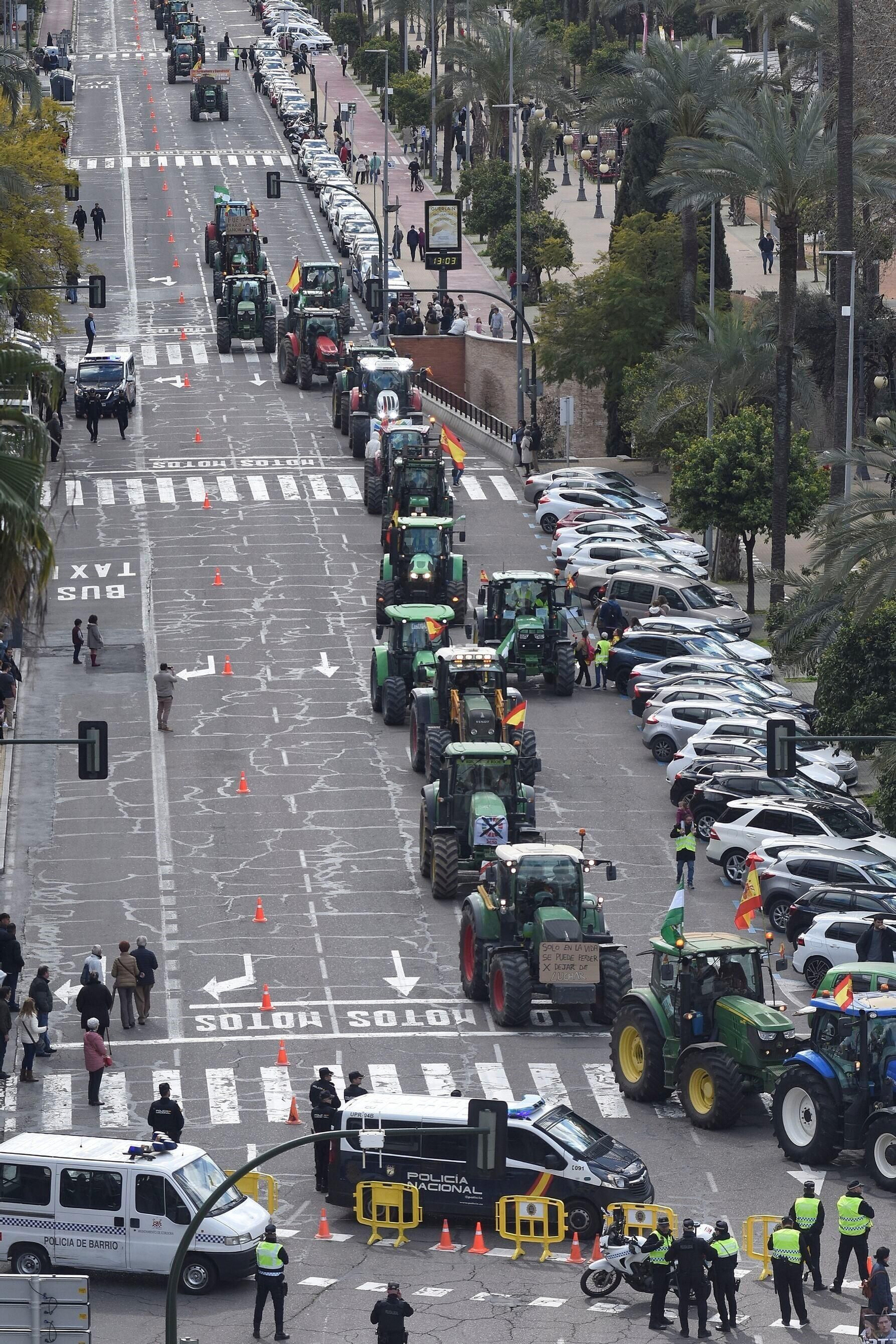 La protesta de los agricultores de Córdoba, en imágenes